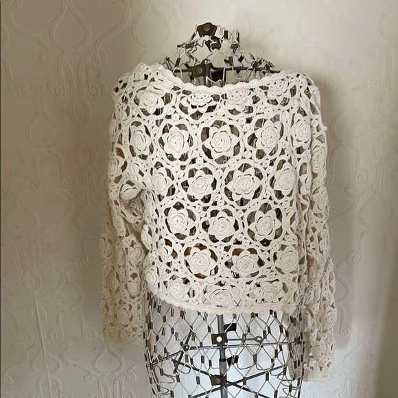 VTG Cream Floral Crochet Long Sleeve Cropped Sweater - Picture 3 of 6
